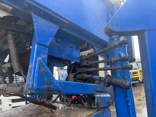 International 4x2 210HP + TEUPEN hyLIFT - Image 14