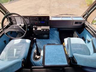 Scania 420 V8 - Old timer - Clean chassis/cab/interior - Dutch registration - Image 14