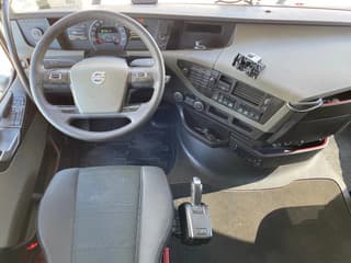Volvo 13.420 Globetrotter / ADR + PTO / Stand Airco - Image 8