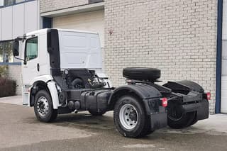 Volkswagen Tractor Head (4 units) - Image 2