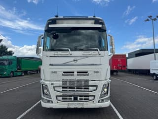Volvo FH540 6X4 TANDEM LIFT ,RET,HYDR,HUB RED ,LOW KM - Image 2