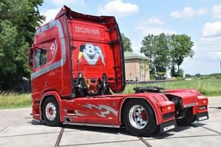 Scania R650 V8 NGS 4x2NB - LIKE NEW - RETARDER - FULL AIR - PARK. AIRCO - 4 POINT AIR SUSP. - 2 x FUEL TANKS - ALCOA'S - - Image 3