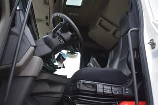 Scania S410 NGS 4x2EB MEGA 95 cm or 103 cm driving height - RETARDER - 803 TKM - FULL AIR - PARK. AIRCO - LEATHER SEATS - 2 x FUEL TANKS - TOP CONDITION - - Image 4