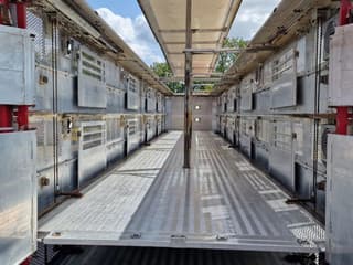 Scania R450 + 3 deck livestock - Water &Ventilation - Loadlift - - Image 9
