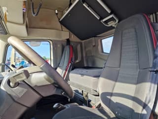Volvo 13.420 4x2 - Image 10