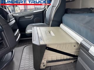 Volvo 420 GLOBETROTTER,ADR LOW KM - Image 12