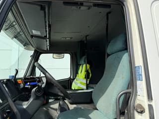 Volvo 4X2 - EURO 2 + MANUAL GEARBOX - Image 7