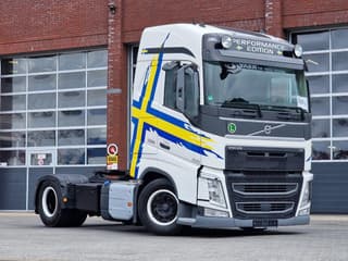 Volvo 13.500 Globetrotter 4x2 - I parkcool - Full air - Low KM 347Tkm - Fridge - Thumbnail 1