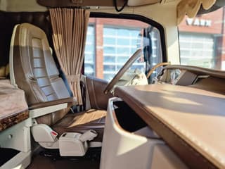 Volvo 13.540 Lowroof 6x2 - Show truck - Custom interior - Full air suspension - I parkcool - VEB+ - Image 27
