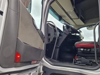Volvo 13.460 Globetrotter 4x2 - PTO/Hydraulic - 2x tank - Fridge - Full spoiler - Image 9
