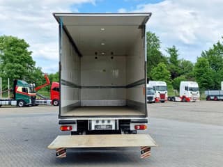 Renault 250 4x2 Box with side doors - Zepro loadlift - Euro 6 - Low KM - Sleepercab - Image 9