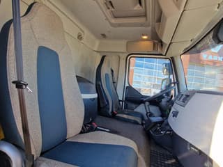 Volvo 4x2 Box truck, loading lift, 12T - Image 21