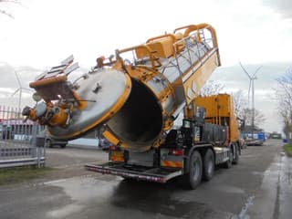 Volvo 8X4 NL TRUCK - Image 4