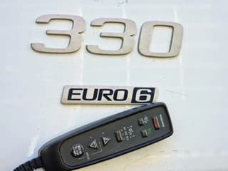 Volvo 330 4x2 - Carrier MT 18 Frigo - Loadlift - Full air - Sleepercab - Image 32