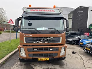 Volvo 6X2 EURO 5 HIAB 211 EP5 + REMOTE CONTROL - Image 8