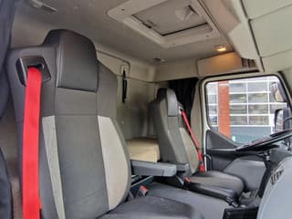Renault 250 4x2 Box with side doors - Zepro loadlift - Euro 6 - Low KM - Sleepercab - Image 26