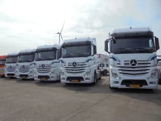 Mercedes-Benz 1842 15x IN STOCK - Thumbnail 1