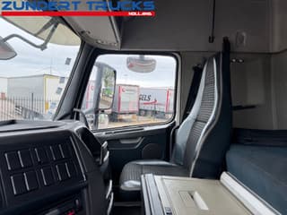 Volvo 420 GLOBETROTTER,ADR LOW KM - Image 10