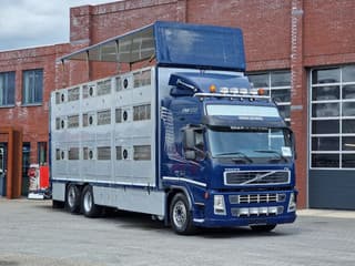 Volvo FM 400 6x2*4 -Cuppers 3 deck - Loadlift - Ventilation - Manual gearbox - Camera