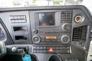 Mercedes-Benz 1845 LS - Image 11