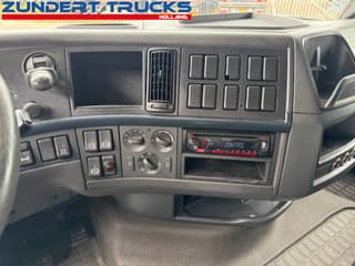Volvo 420 GLOBETROTTER,ADR LOW KM - Image 13