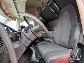 Volvo 13.540 Globetrotter 4x2 - Custom exterior - I parkcool - Navi - APK/TUV: 27-02-2026 - Image 10