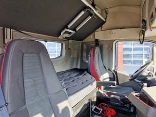 Volvo 13.420 4x2 - Image 19
