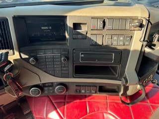 Volvo 8X4 HIAB 288 + REMOTE CONTROL 5TH + 6TH FUNCTION - Image 21