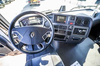 Renault T 520 - Image 9