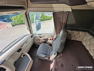 Scania S650 V8 NGS ONLY 193.000 KM FULL OPTIONS FULLY ISOLATED BODY SPECIAL SHOW TRUCK / COMBI NEW CONDITION - Image 23