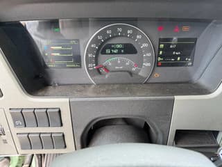 Volvo 4X2 - DIESEL & LNG GAS - Image 14