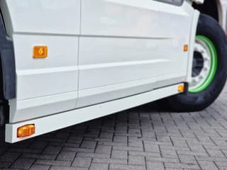 Volvo 13.540 Globetrotter 4x2 - Custom exterior - I parkcool - Navi - APK/TUV: 27-02-2026 - Image 25
