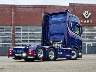 Scania 770S V8 NGS Highline 6x2 - Show truck - Special paint - Custom interior - Retarder - Full air - Night clima - Image 24