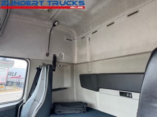 Volvo 420 GLOBETROTTER,ADR LOW KM - Image 11