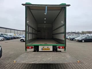 Mercedes-Benz 1018L 4x2 Bakwagen met laadklep Automaat - Image 9