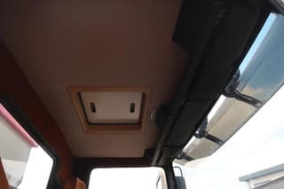 Volvo F10 4x2 - 1979 - Container Oldtimer - Image 15