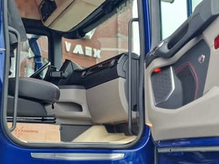 Scania 770S V8 NGS Highline 6x2 - Show truck - Special paint - Custom interior - Retarder - Full air - Night clima - Image 45