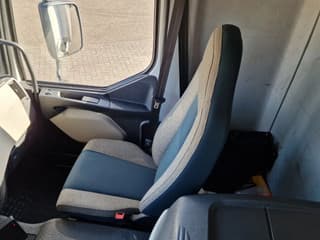 Volvo 4x2 Box truck, loading lift, 12T - Image 17