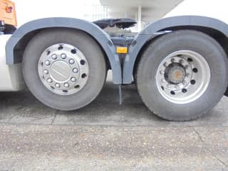 Volvo 6X2 ADR + HYDRAULICS NL TRUCK - Image 8