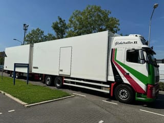 Volvo 12.420 6X2 - EURO 3 + HANGER NETAM-FRUEHAUF + THERMOKING + DHOLLANDIA LIFT - Image 1
