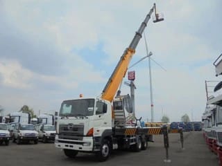 Hino 700 6X4 - Image 1