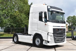Volvo 460 Globe 4x2 - FULL AIR - 628 TKM - HYDRAULIC SYSTEM - PTO - NAVI - 2 x FUEL TANKS - - Image 1