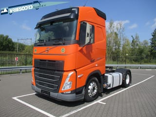 Volvo 500 - Image 1