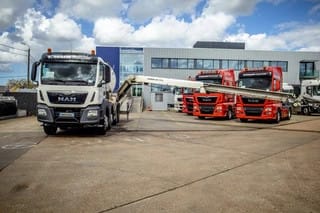 MAN 32.400BB+LIEBHERR 8M³+BAND/TAPIS 16m - Image 1