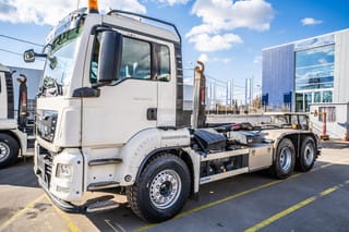 MAN 26.430-6x2-4 BL (New Tires) - Image 1