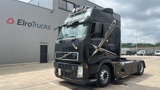 Volvo 440 - Image 1