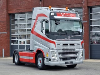 Volvo 13.460 Globetrotter 4x2 - PTO/Hydraulic - 2x tank - Fridge - Full spoiler - Image 1