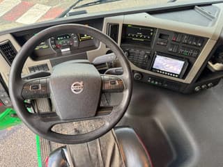 Volvo 4X2 EURO 6 SKIRTS AUTOMATIC - Image 12