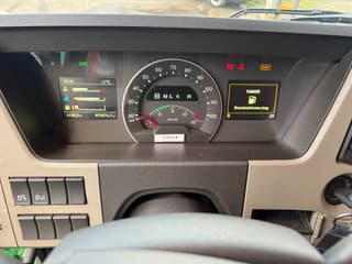 Volvo 4X2 EURO 6 SKIRTS AUTOMATIC - Image 13