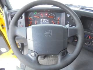 Volvo FM 330 2010 - KASSBOHRER afbeelding 8